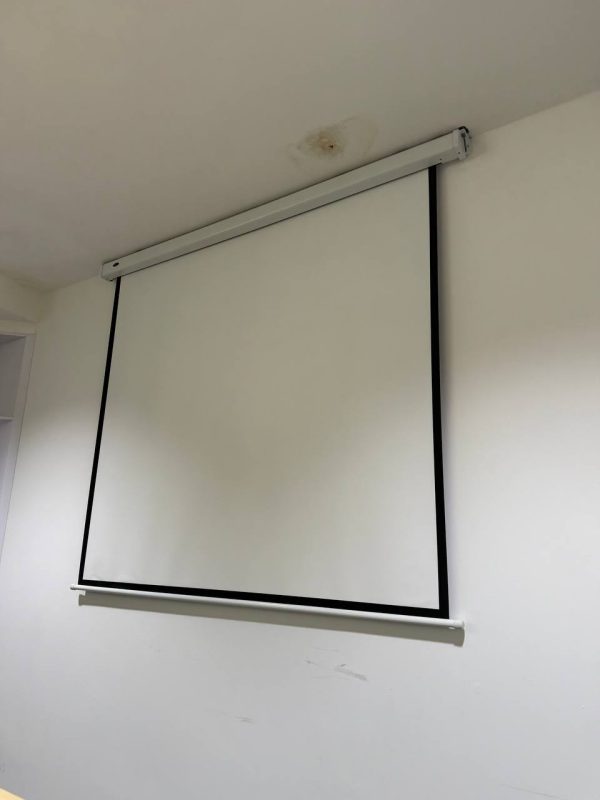 MEKI 70" x 70" Motorize Screen